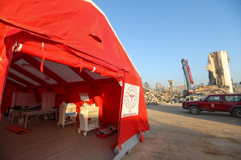 Lübnan'ın can damarı Beyrut Limanı enkaza döndü