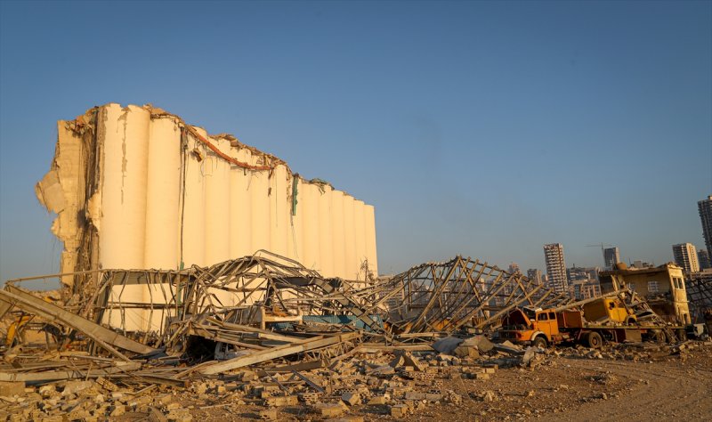 Lübnan'ın can damarı Beyrut Limanı enkaza döndü