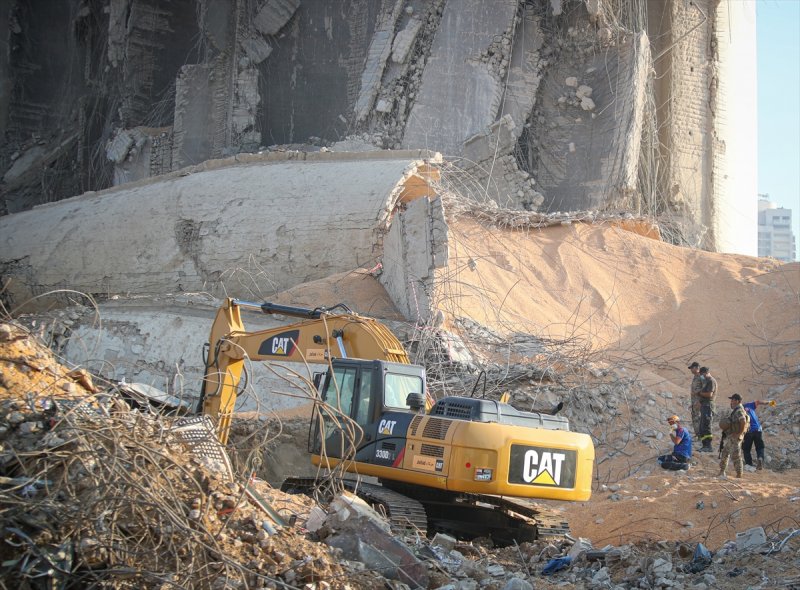 Lübnan'ın can damarı Beyrut Limanı enkaza döndü