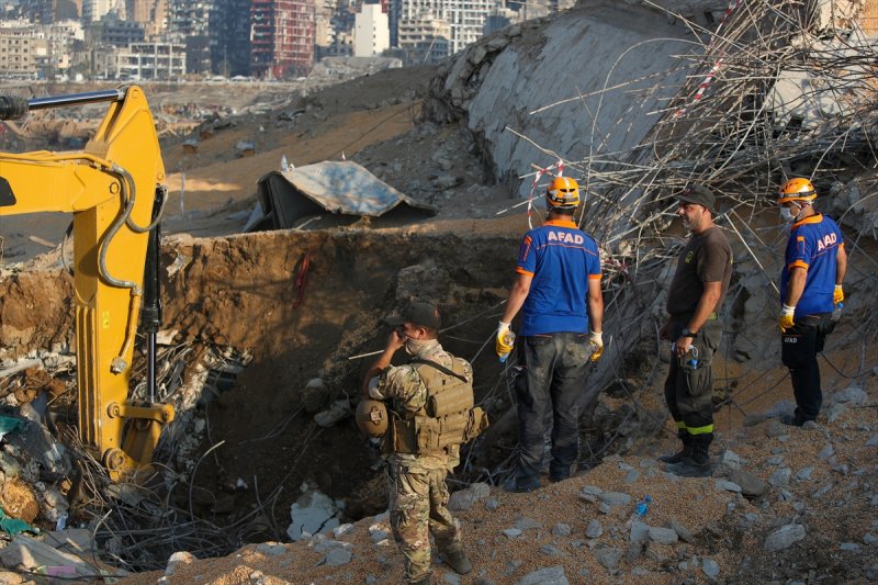 Lübnan'ın can damarı Beyrut Limanı enkaza döndü