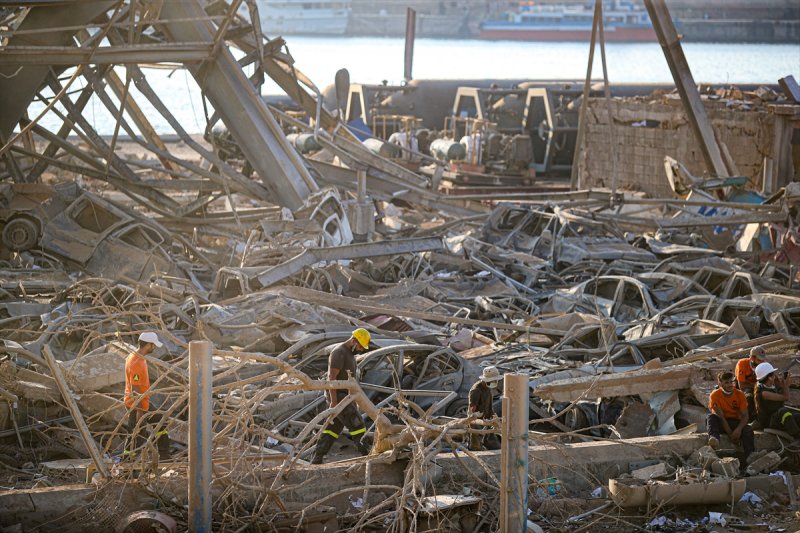 Lübnan'ın can damarı Beyrut Limanı enkaza döndü