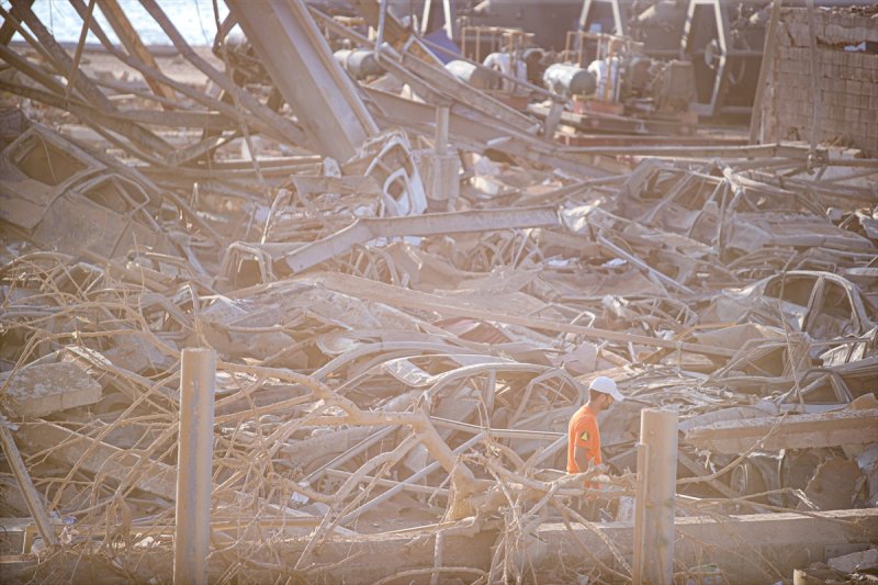 Lübnan'ın can damarı Beyrut Limanı enkaza döndü