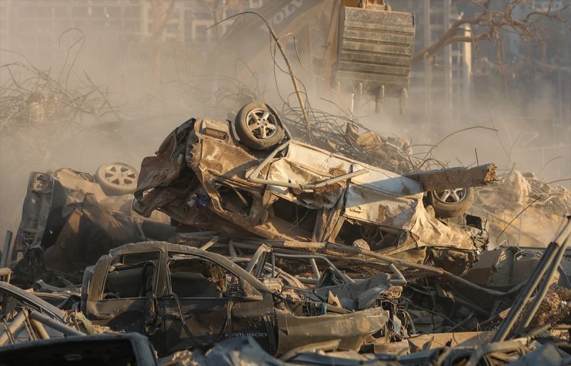 Lübnan'ın can damarı Beyrut Limanı enkaza döndü