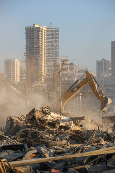 Lübnan'ın can damarı Beyrut Limanı enkaza döndü