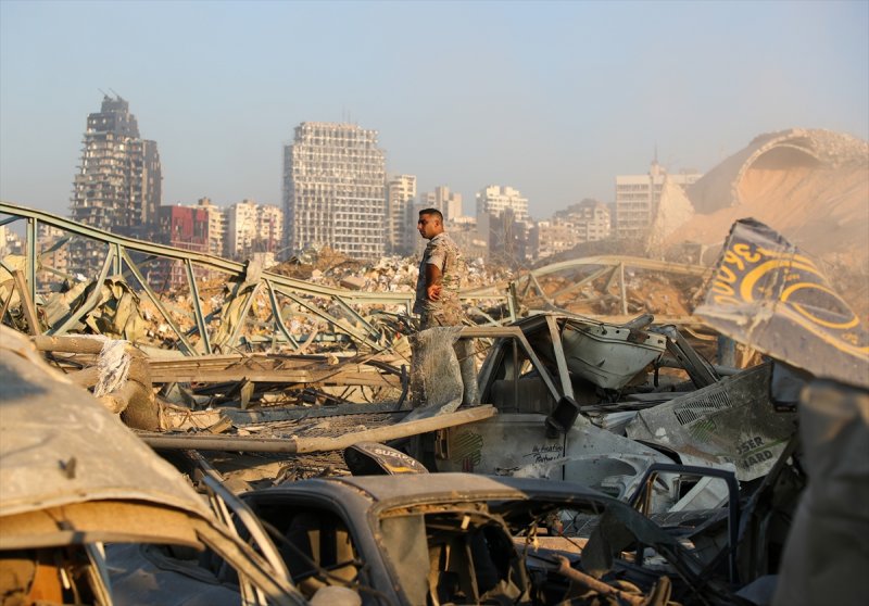 Lübnan'ın can damarı Beyrut Limanı enkaza döndü