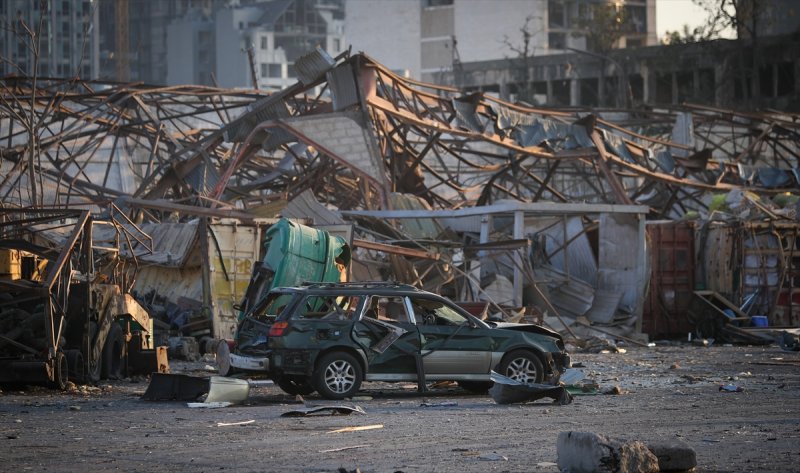 Lübnan'ın can damarı Beyrut Limanı enkaza döndü