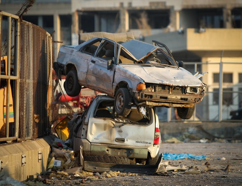 Lübnan'ın can damarı Beyrut Limanı enkaza döndü