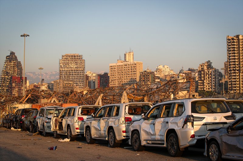 Lübnan'ın can damarı Beyrut Limanı enkaza döndü
