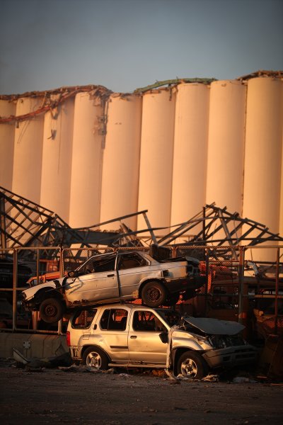 Lübnan'ın can damarı Beyrut Limanı enkaza döndü