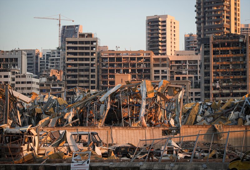 Lübnan'ın can damarı Beyrut Limanı enkaza döndü