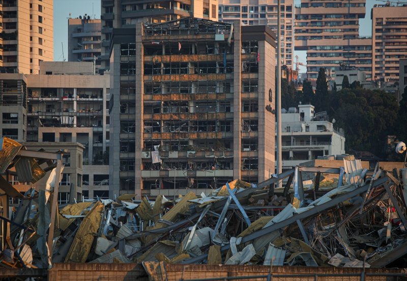 Lübnan'ın can damarı Beyrut Limanı enkaza döndü