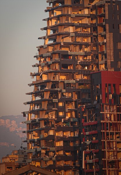 Lübnan'ın can damarı Beyrut Limanı enkaza döndü
