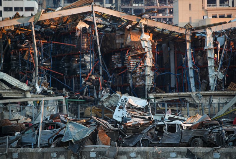 Lübnan'ın can damarı Beyrut Limanı enkaza döndü