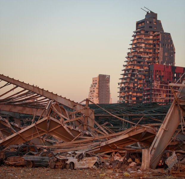 Lübnan'ın can damarı Beyrut Limanı enkaza döndü