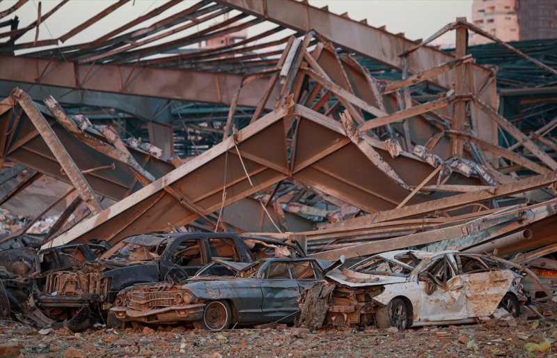 Lübnan'ın can damarı Beyrut Limanı enkaza döndü