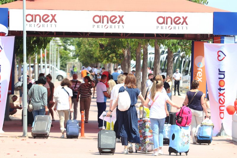 Antalya'ya Rus turist akını