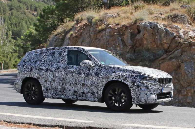 2022 BMW X1 test sırasında bir kez daha kameralara yakalandı