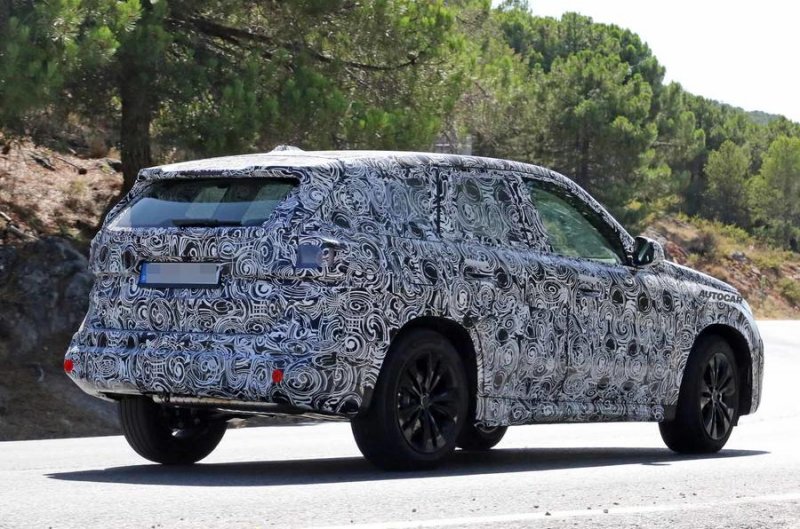 2022 BMW X1 test sırasında bir kez daha kameralara yakalandı