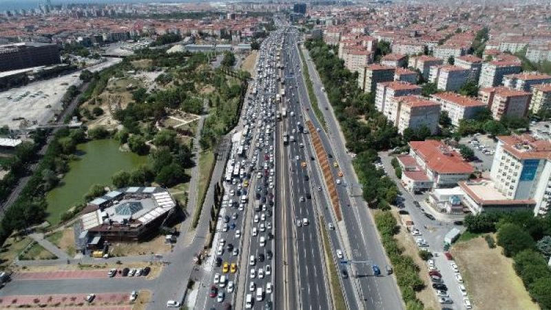 Bakırköy'de metrobüste yangın çıktı