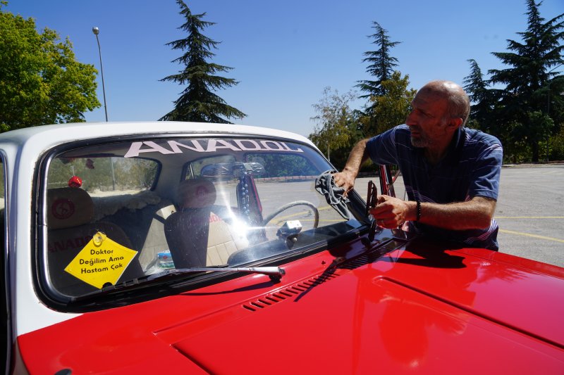 Bin TL'ye aldığı aracı lüks otomobile çevirdi