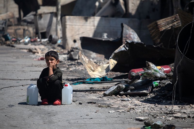 Midilli Adası'ndaki sığınmacı kampı, yangında küle döndü