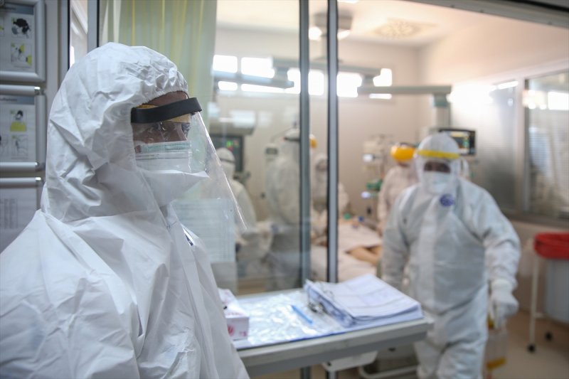 Fedakar sağlık çalışanlarının entübe hastalar için mücadelesi