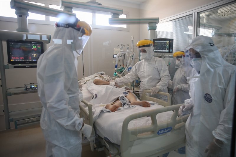 Fedakar sağlık çalışanlarının entübe hastalar için mücadelesi