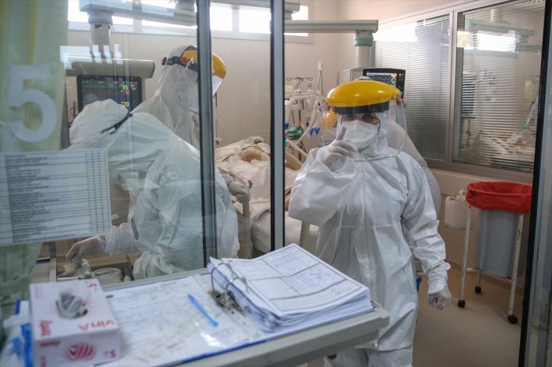 Fedakar sağlık çalışanlarının entübe hastalar için mücadelesi