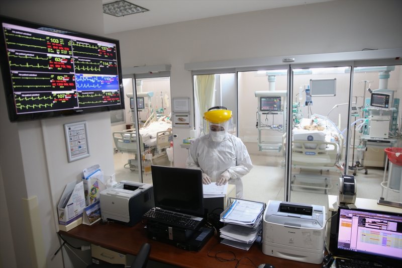 Fedakar sağlık çalışanlarının entübe hastalar için mücadelesi