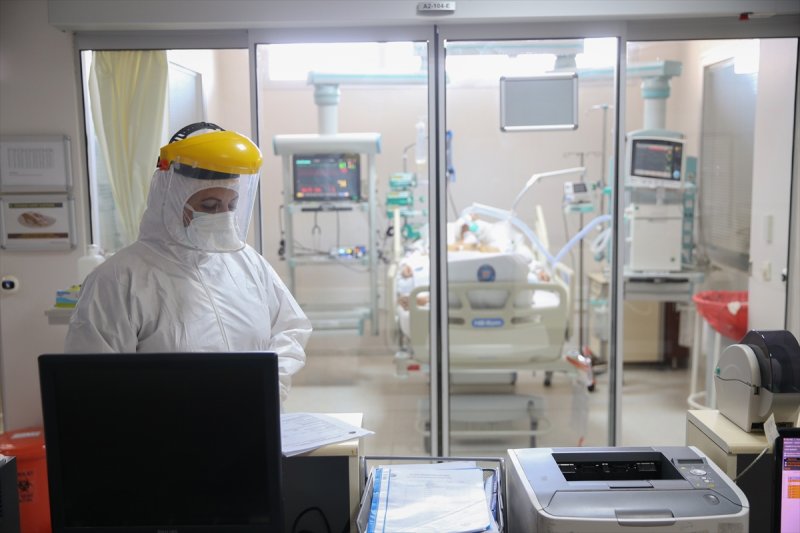 Fedakar sağlık çalışanlarının entübe hastalar için mücadelesi