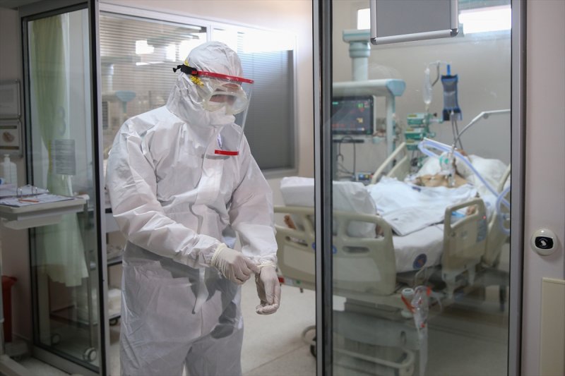 Fedakar sağlık çalışanlarının entübe hastalar için mücadelesi