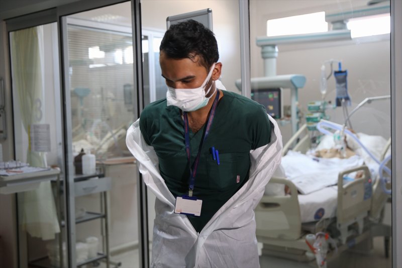 Fedakar sağlık çalışanlarının entübe hastalar için mücadelesi