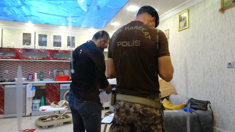 Bursa’da 500 polis ile uyuşturucu tacirlerine düzenlenen şafak operasyonu