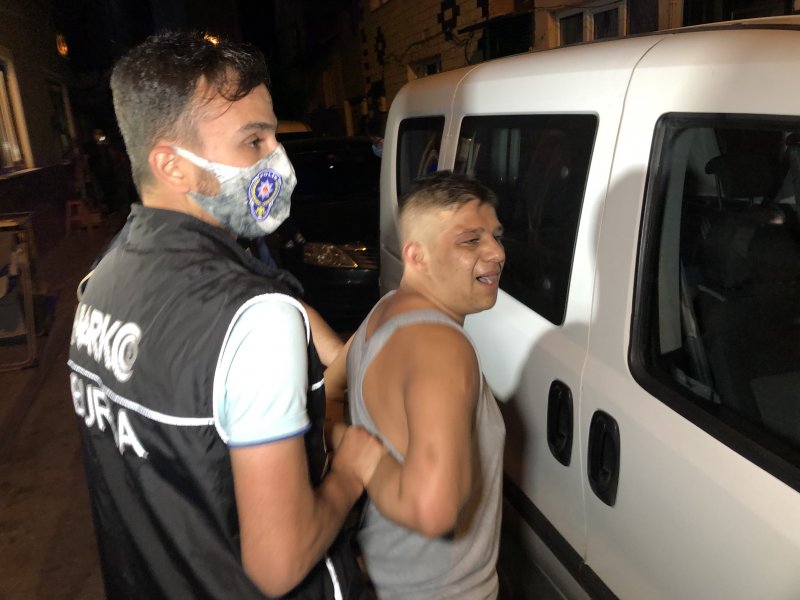 Bursa’da 500 polis ile uyuşturucu tacirlerine düzenlenen şafak operasyonu