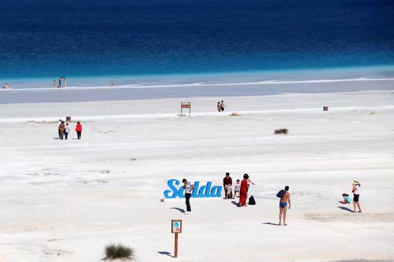 Salda Gölü�nün son ziyaretçileri