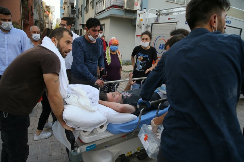 İzmir depreminin yıkımını gözler önüne seren kareler