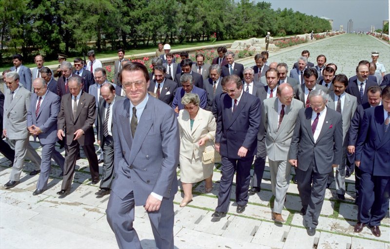 Mesut Yılmaz hayatını kaybetti