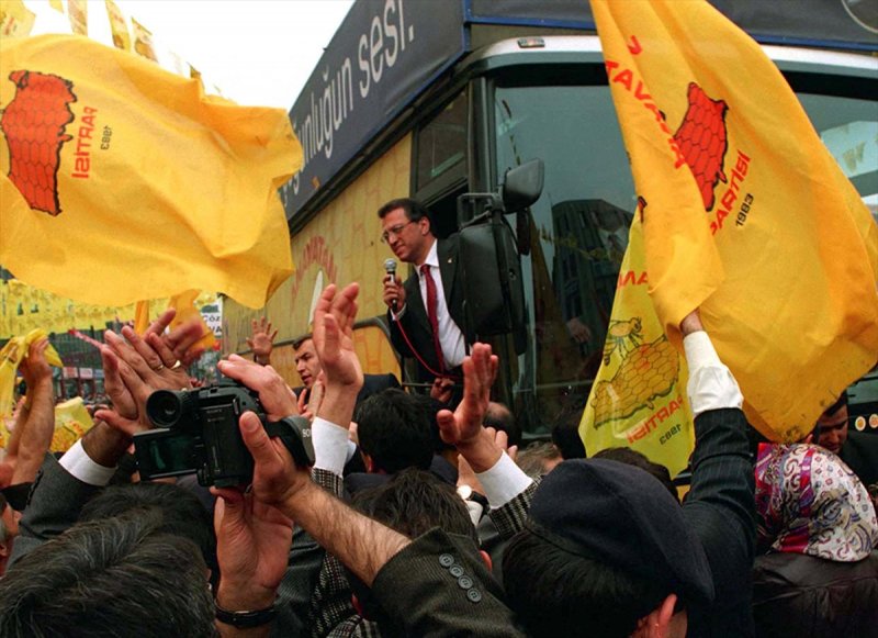 Mesut Yılmaz hayatını kaybetti