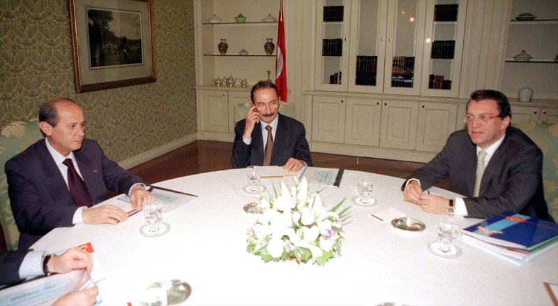 Mesut Yılmaz hayatını kaybetti