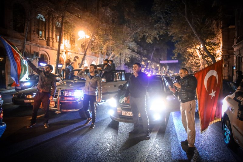 Azerbaycan'da Karabağ zaferi sevinci