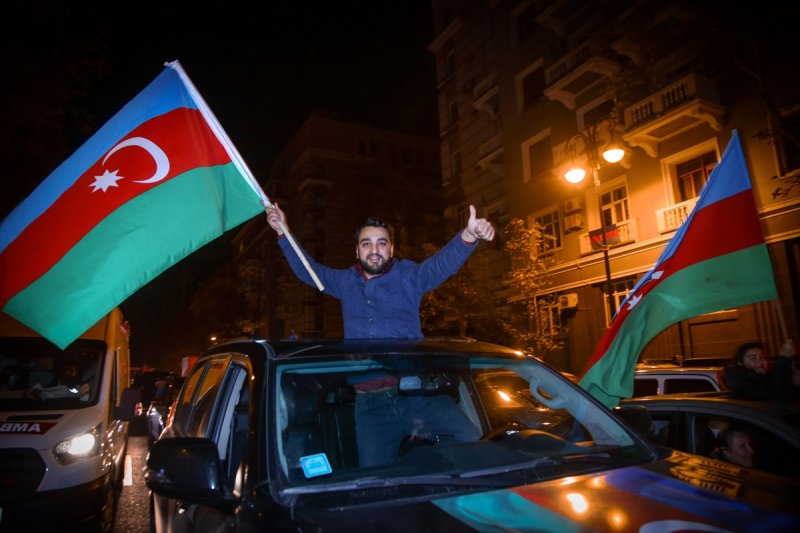 Azerbaycan'da Karabağ zaferi sevinci