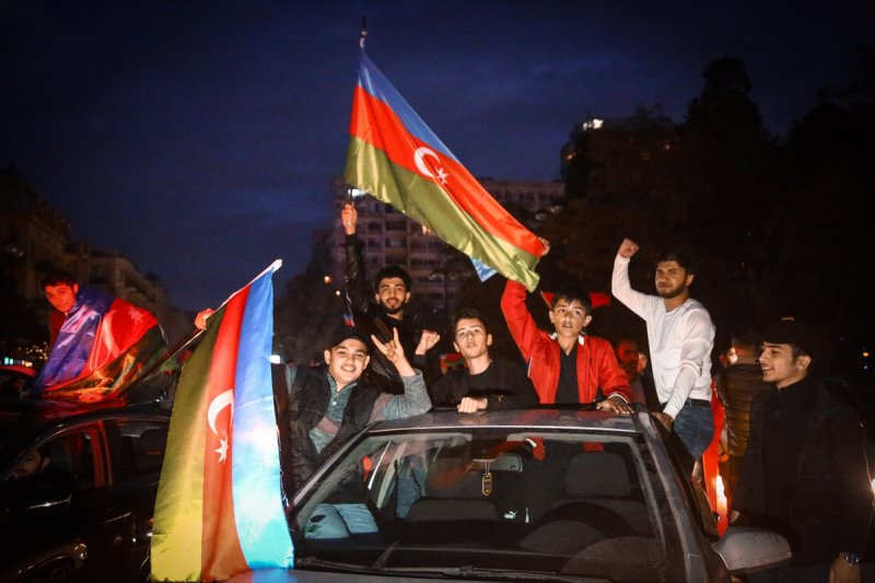 Azerbaycan'da Karabağ zaferi sevinci
