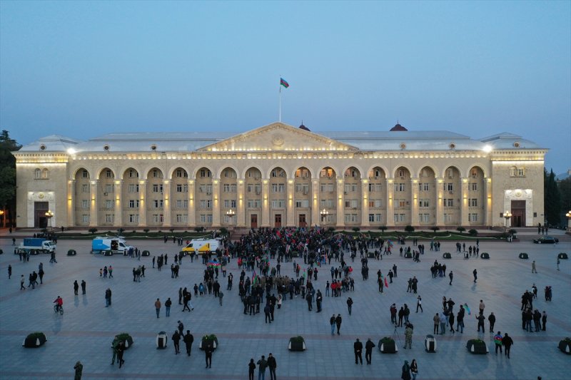 Azerbaycan'da Karabağ zaferi sevinci