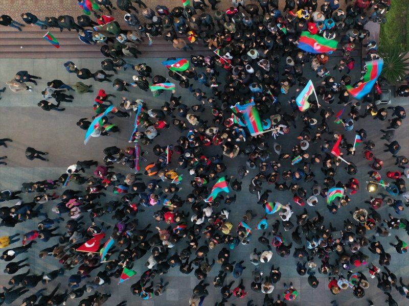 Azerbaycan'da Karabağ zaferi sevinci