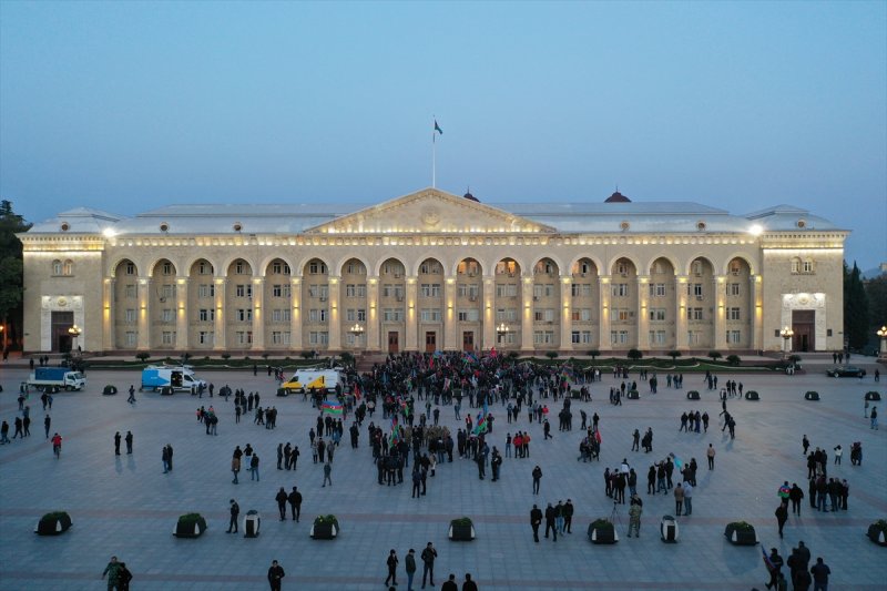 Azerbaycan'da Karabağ zaferi sevinci