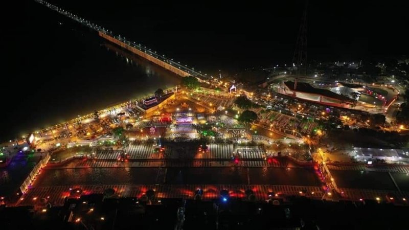 Hindistan'da Diwali Işık festivali kutlandı