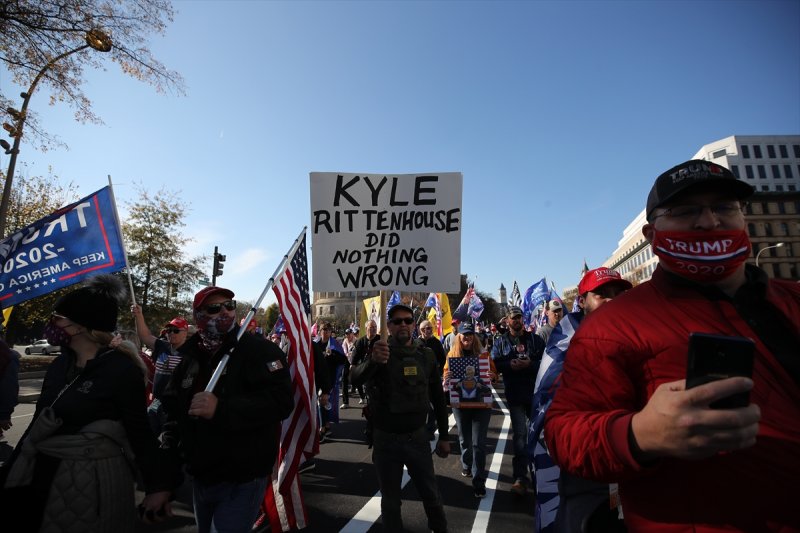 ABD'nin başkentinde yüz binlerce Trump taraftarı yürüdü