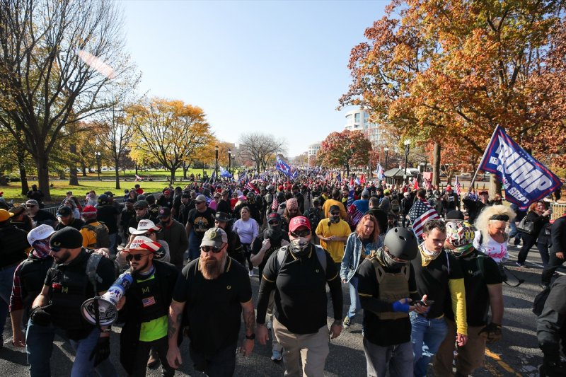 ABD'nin başkentinde yüz binlerce Trump taraftarı yürüdü