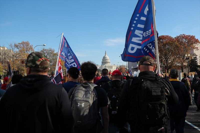 ABD'nin başkentinde yüz binlerce Trump taraftarı yürüdü