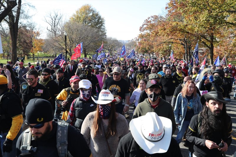 ABD'nin başkentinde yüz binlerce Trump taraftarı yürüdü